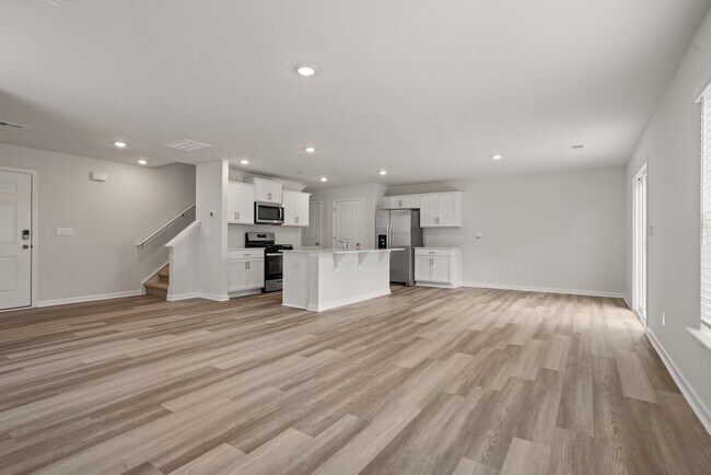 Building Photo - 215 Deskin Ln