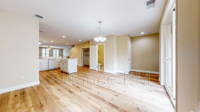 Building Photo - 754 McClelland Dr
