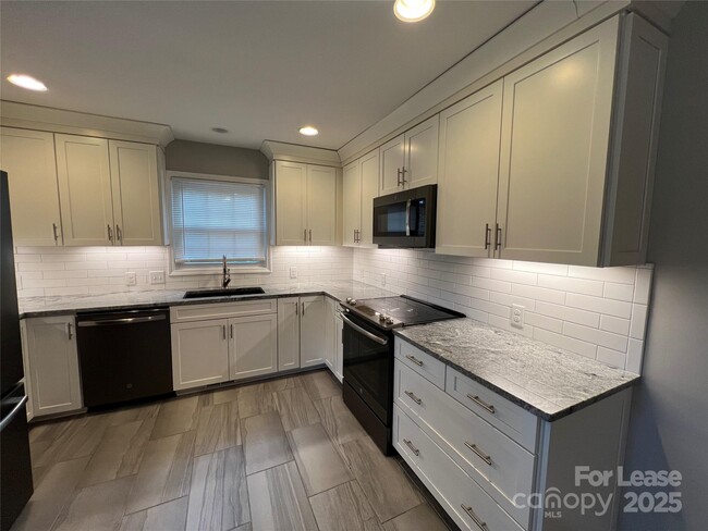 Foto del edificio - 5908 Amity Pl