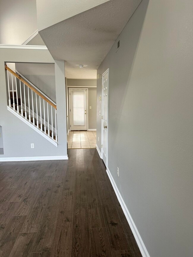 Building Photo - 212 White Oak Trace