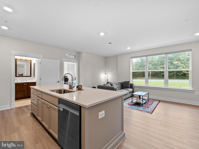 Photo - 43795 Transit Sq Apartment