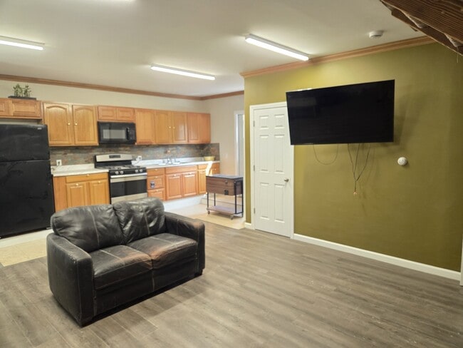 Building Photo - 148 High St