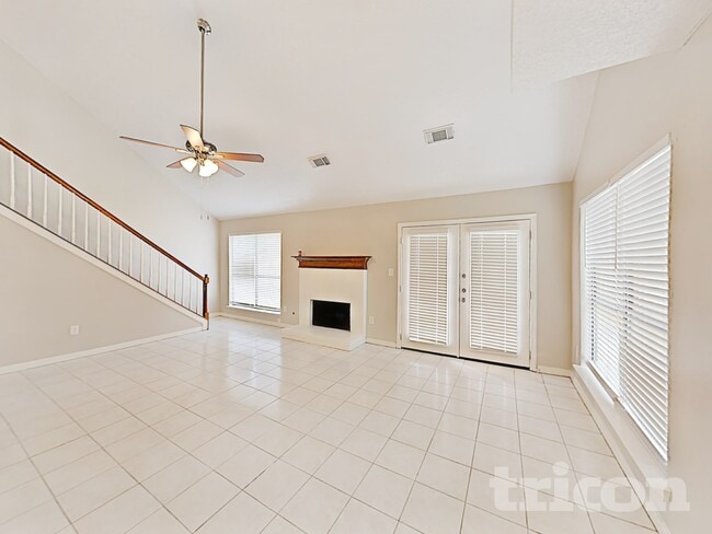 Building Photo - 1050 Macclesby Ln