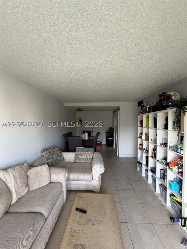 Foto del edificio - 3536 NE 168th St