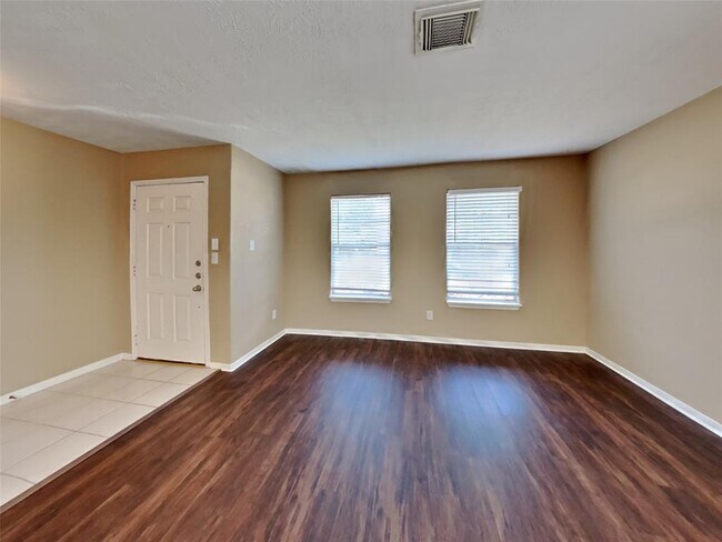 Foto del edificio - 5215 Lavender Ln