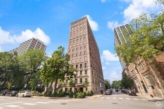 Building Photo - 1366 N Dearborn St