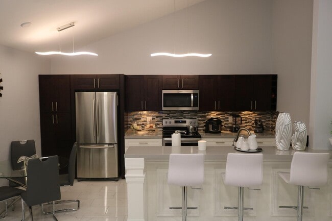 Foto del edificio - 1031 Summit Pl Cir