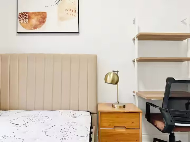 Foto del edificio - Furnished room/NOT APARTMENT