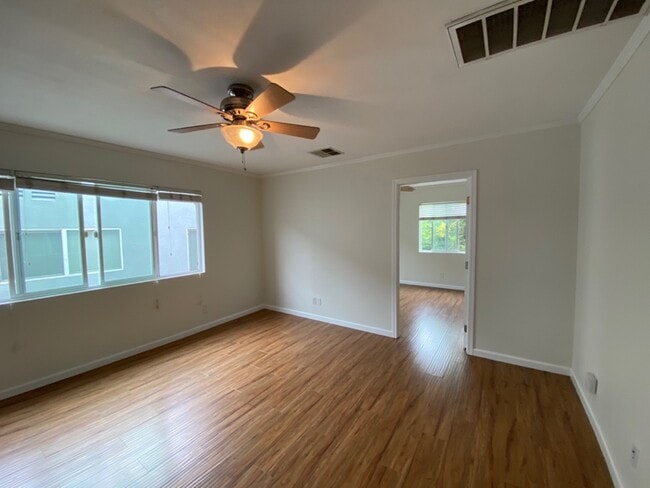 Building Photo - 5540 Franklin Ave