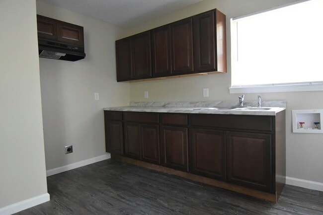 Building Photo - 4551 Sunny View Dr