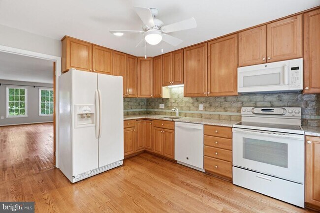 Building Photo - 6924 Mclean Park Manor Ct