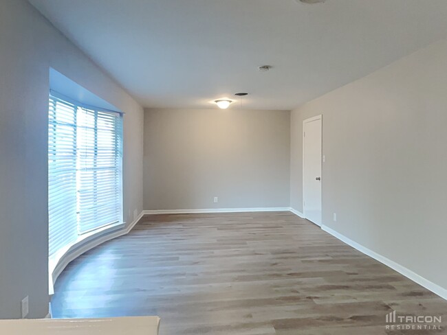 Foto del edificio - 3240 Springwood Ln