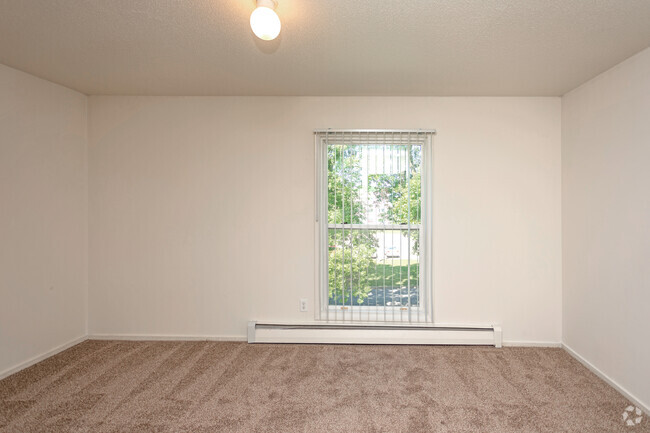 2BR, 1BA - 1032 SF - The Park Apartments