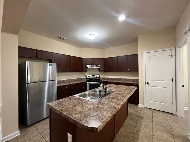 Foto del edificio - 6057 Abigail Bluffs Dr