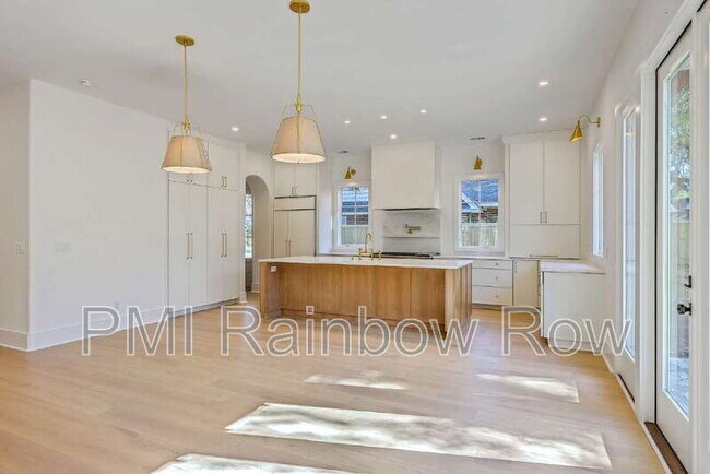 Foto del edificio - 755 Adluh St