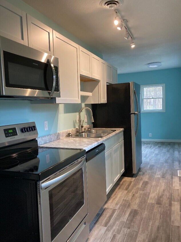 Building Photo - 2251 Lake George Pky NW