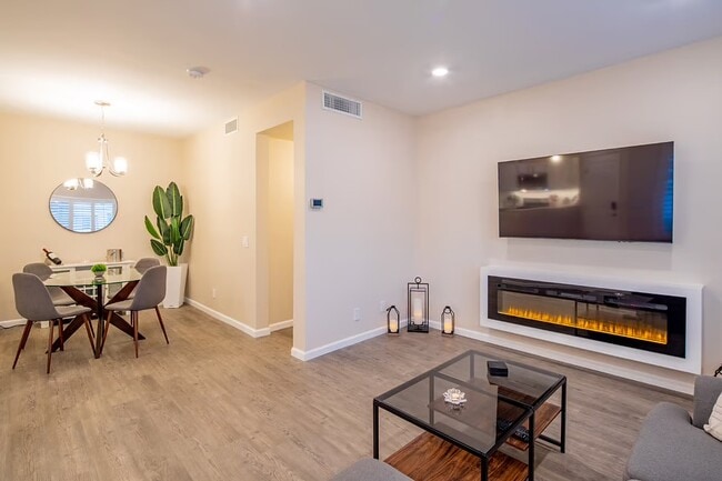 Building Photo - 251 S Green Valley Pky