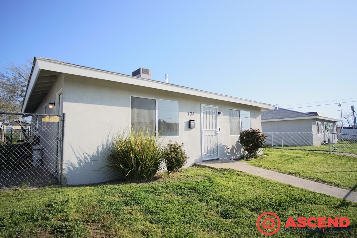 Primary Photo - 104 Warren Avenue