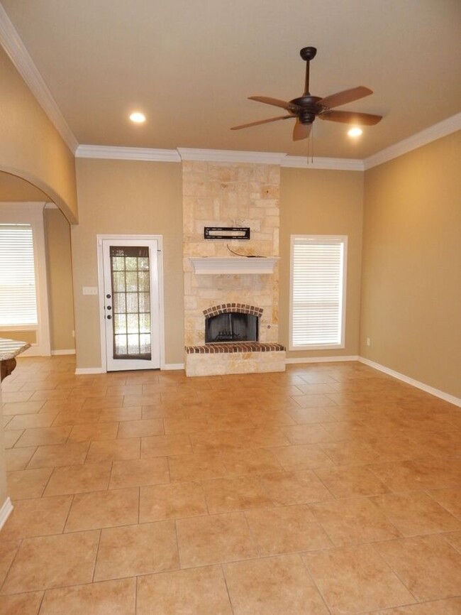 Foto del edificio - South Tyler! Stunning 4 Bedroom, 2 Bath Ho...