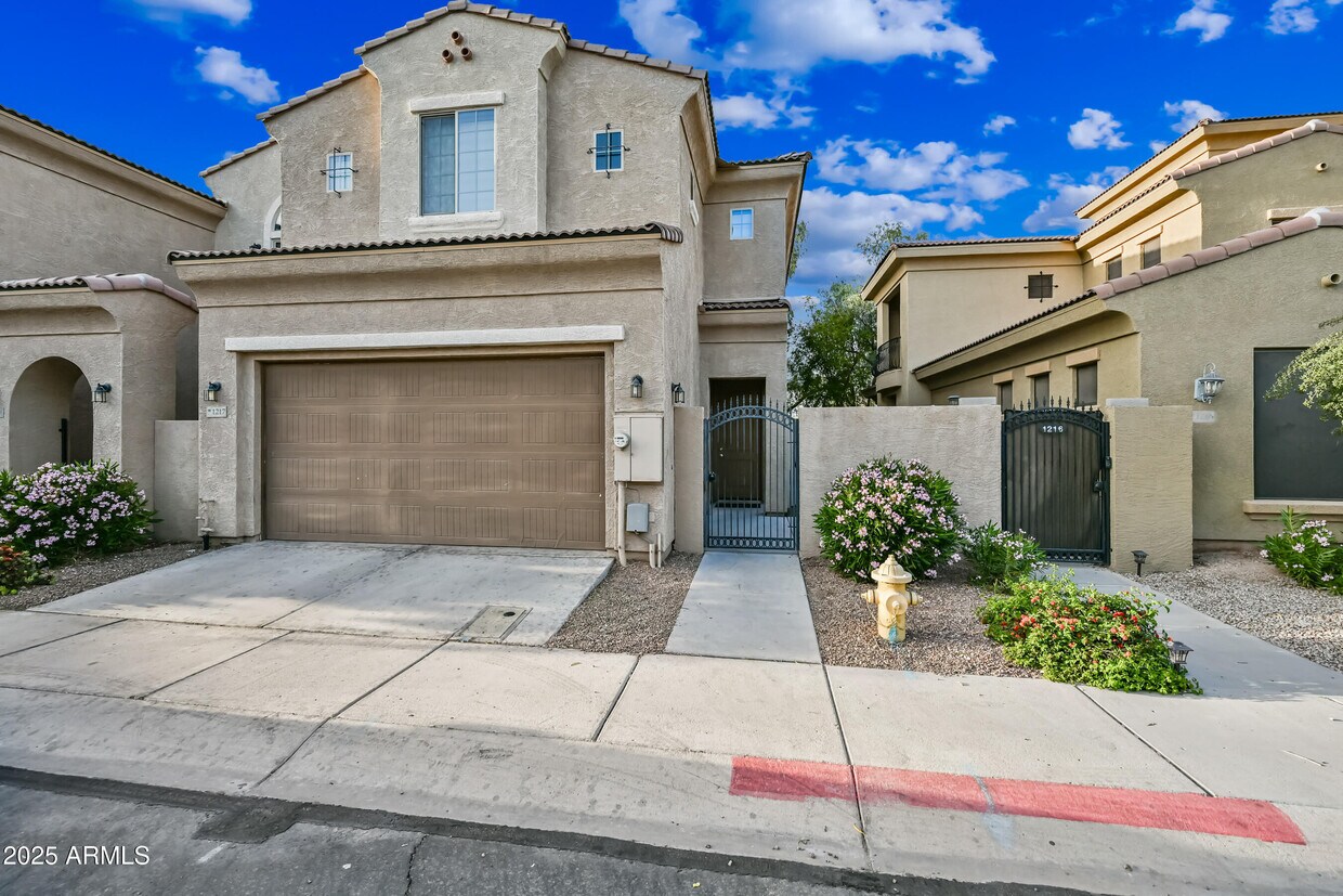 Primary Photo - 1367 S Country Club Dr