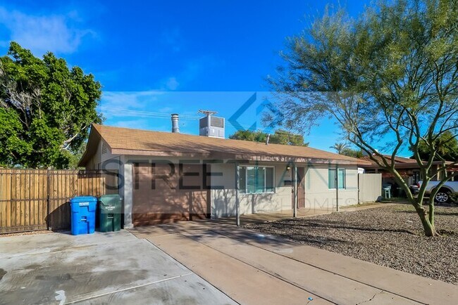 Building Photo - REDUCED!