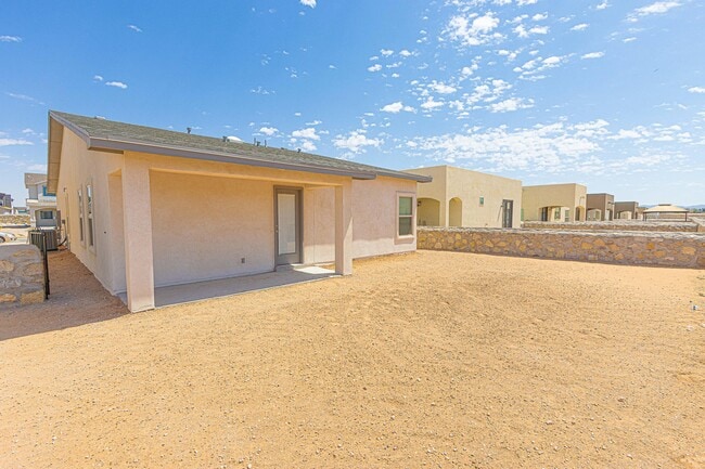 Building Photo - 15120 Design