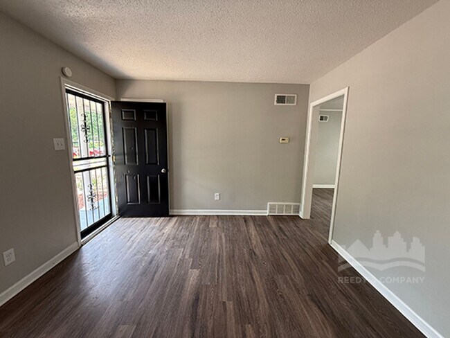 Foto del edificio - Spacious 3-Bedroom, 1-Bath Home for Rent!