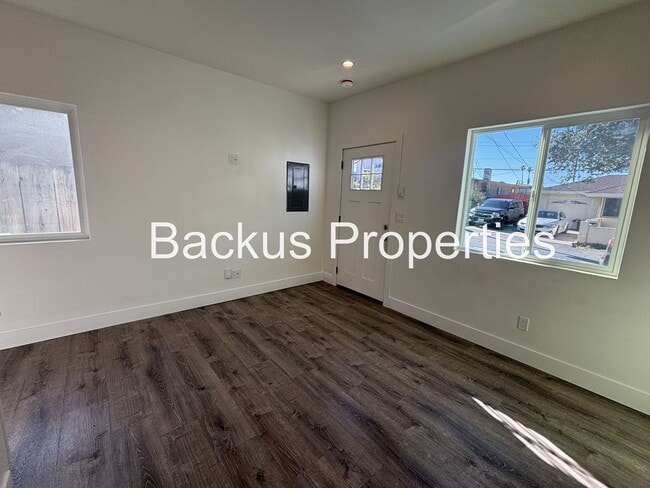 Building Photo - 1436 Kenneth St