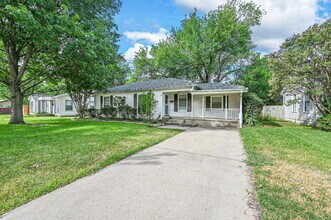 Building Photo - 1321 Casa Vale Dr