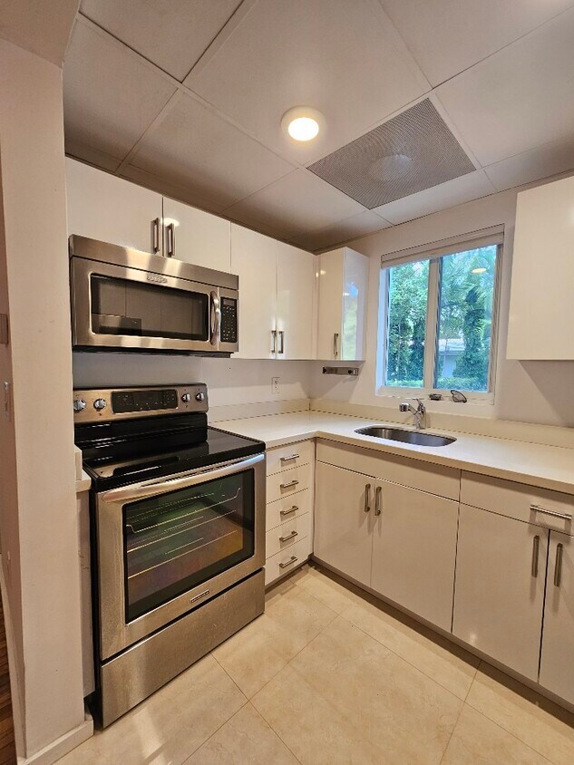 928 Bird Rd Unit 1/1 + Den, Coral Gables, FL 33146 Apartments in