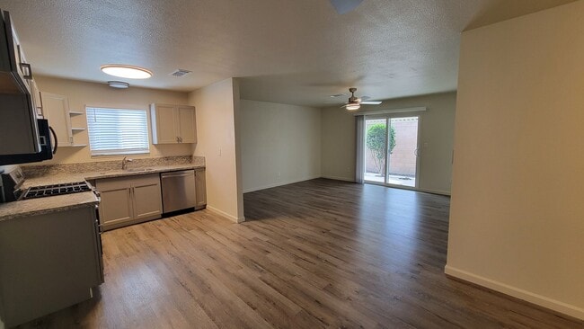 Building Photo - 541 Arrowhead Ct