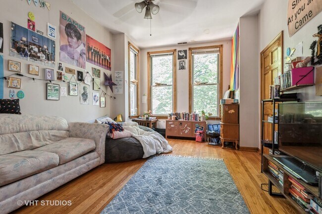 Living Room - 1837 W Addison St