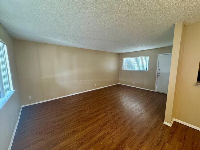 Building Photo - 8905 Parkfield Dr
