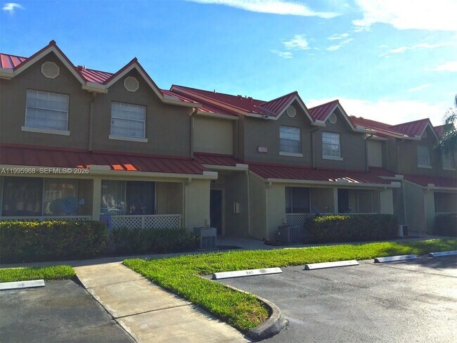 Foto del edificio - 18332 NW 68th Ave