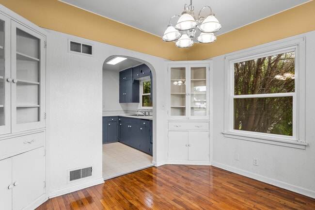 Building Photo - 644 Avenue F