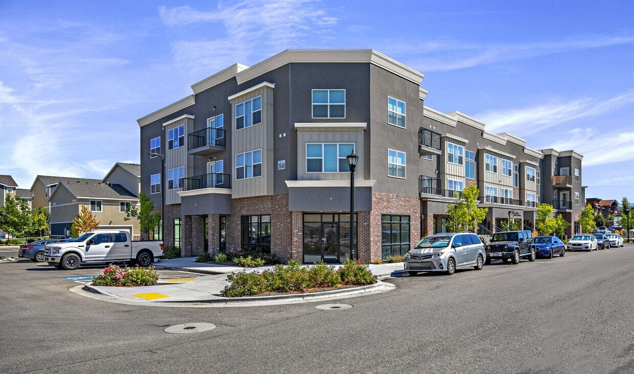 Primary Photo - Lovely 2-Bed Apartment in The Brickyard in...