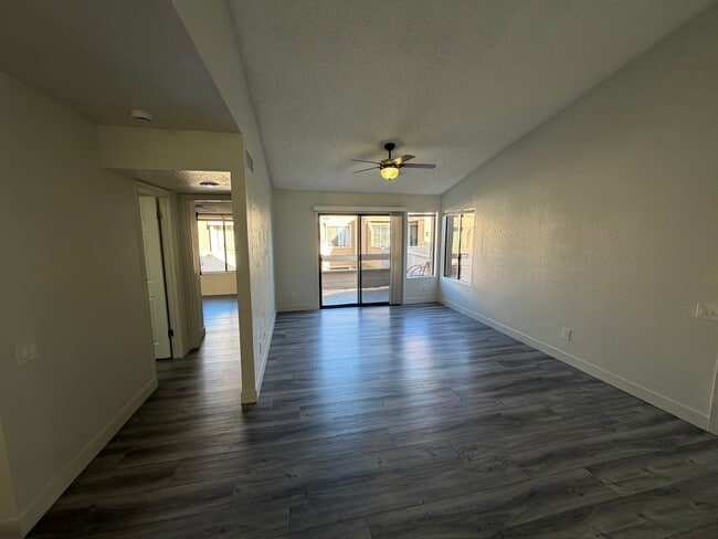 Building Photo - 2035 S Elm St