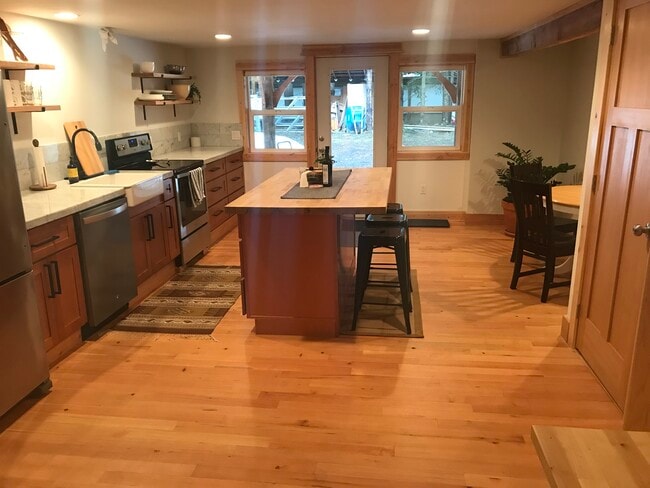 Building Photo - 1002 Jessup Road