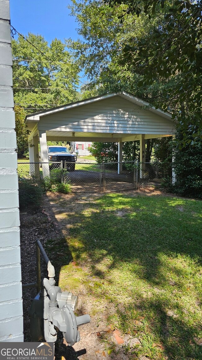Building Photo - 1306 Davis Ave