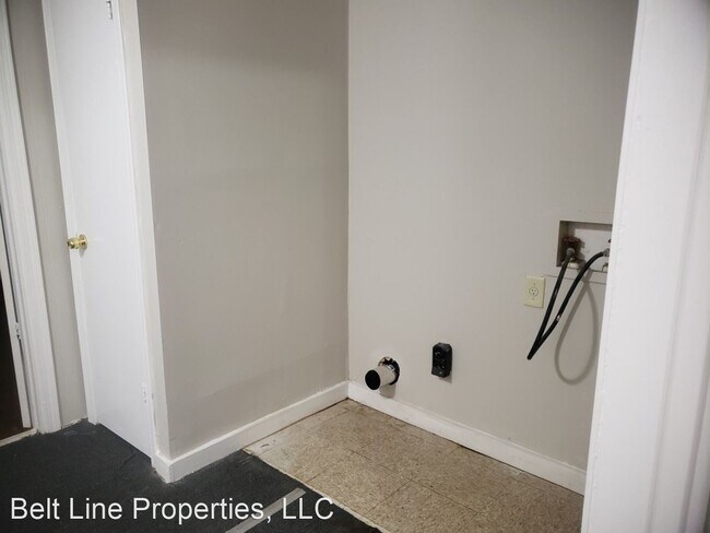 Building Photo - 3 br, 1 bath House - 379 Hodges St