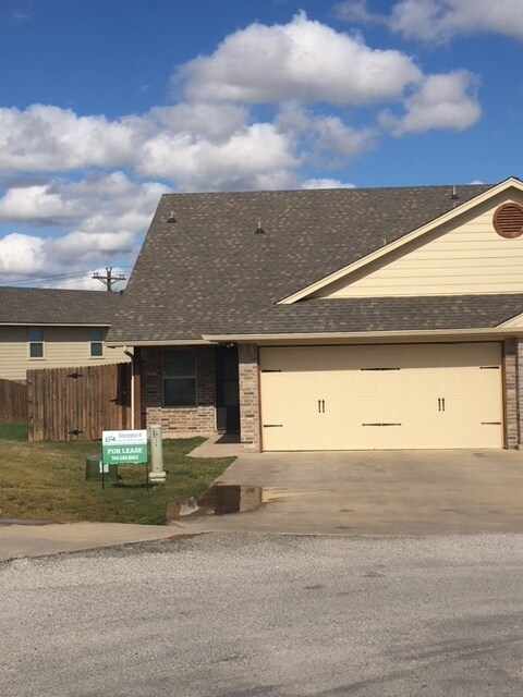 Building Photo - 905 Dart Ct