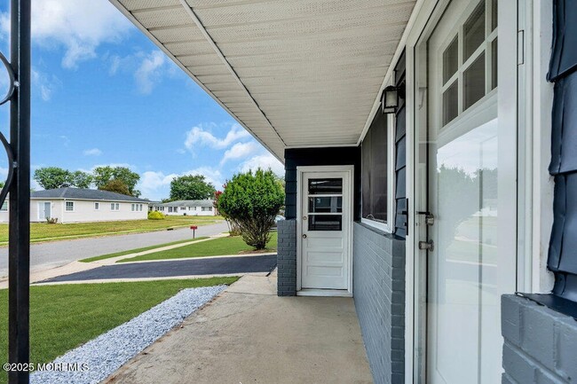 Building Photo - 24 Liberta Dr