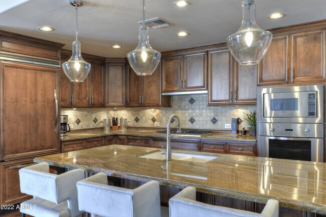 Foto del edificio - 7181 Camelback Rd