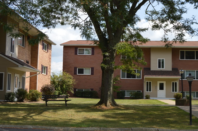Hickory Arms - Hickory Arms Apartments