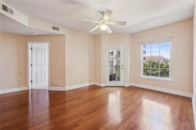 Foto del edificio - 230 E Ponce de Leon Ave