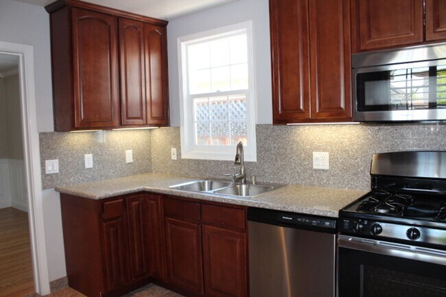 Foto del edificio - 709 N Claremont St