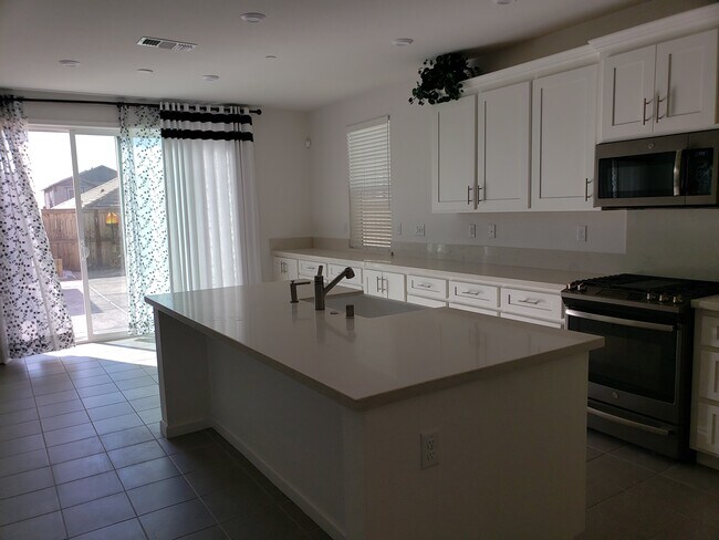 Foto del edificio - 3414 Foothill Pine Ct