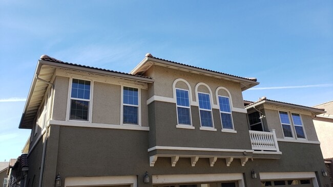 Foto del edificio - ONLY $2,250 PER MONTH FOR THIS SPACEIOUS 2 BEDROOM, 2 BATHROOM CONDO WITH GARAGE IN THE DAMONTE R...