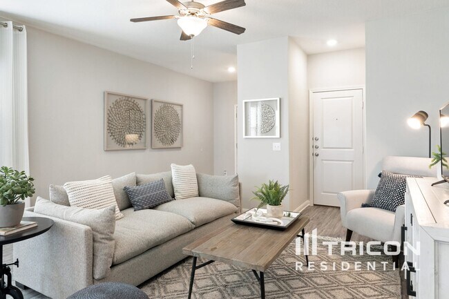 Foto del edificio - 14310 Palm Ridge