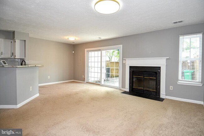 Foto del edificio - 13703 Lord Sterling Pl